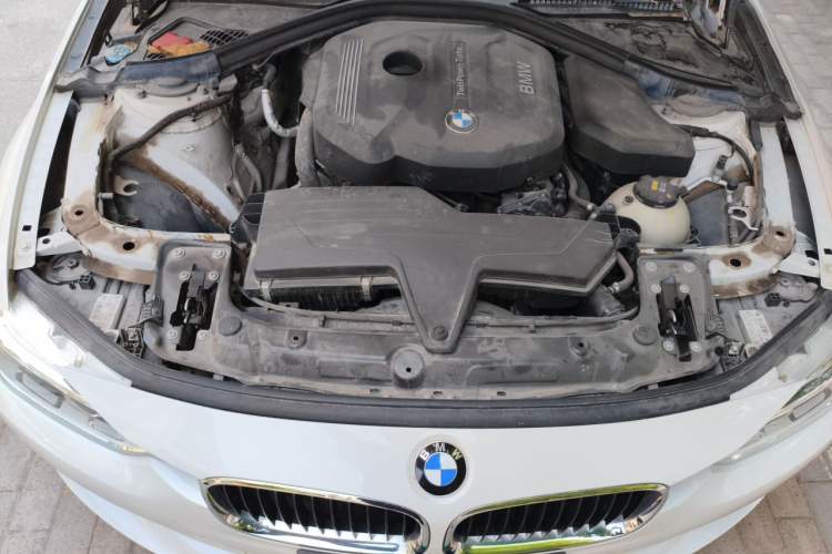 Used BMW 3 Series 2017 318Li Fashion Model Engine Bay