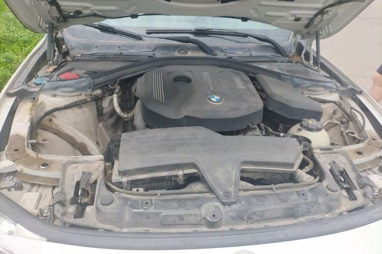 Used BMW 3 Series 2017 318i Fashion Model Engine Bay
