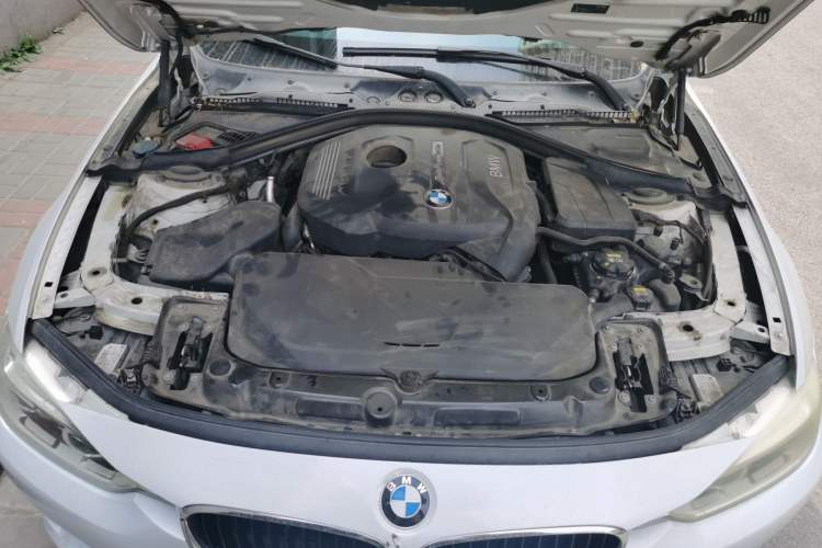 Used BMW 3 Series 2017 320Li Fashion Model Engine Bay