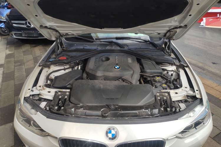 Used BMW 3 Series 2017 320Li Fashion Model Engine Bay