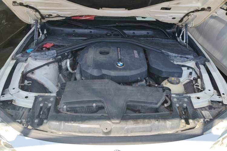 Used BMW 3 Series 2017 318i Fashion Model Engine Bay