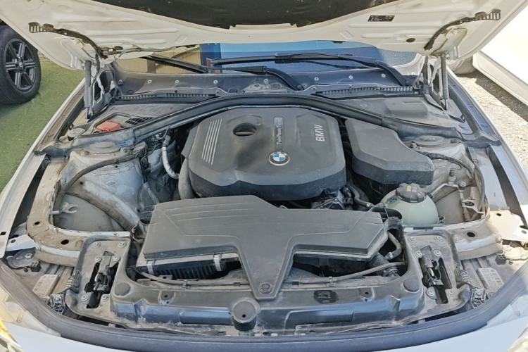 Used BMW 3 Series 2017 318i Fashion Model Engine Bay