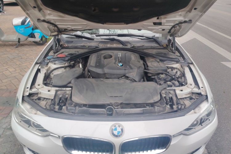Used BMW 3 Series 2017 320Li Fashion Model Engine Bay