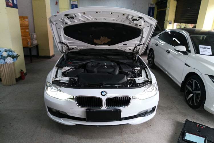 Used BMW 3 Series 2017 320Li Fashion Model Engine Bay