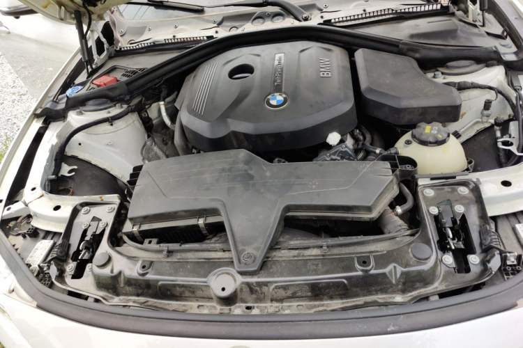 Used BMW 3 Series 2017 318Li Fashion Model Engine Bay