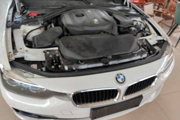 Used BMW 3 Series 2017 320Li Fashion Model Engine Bay