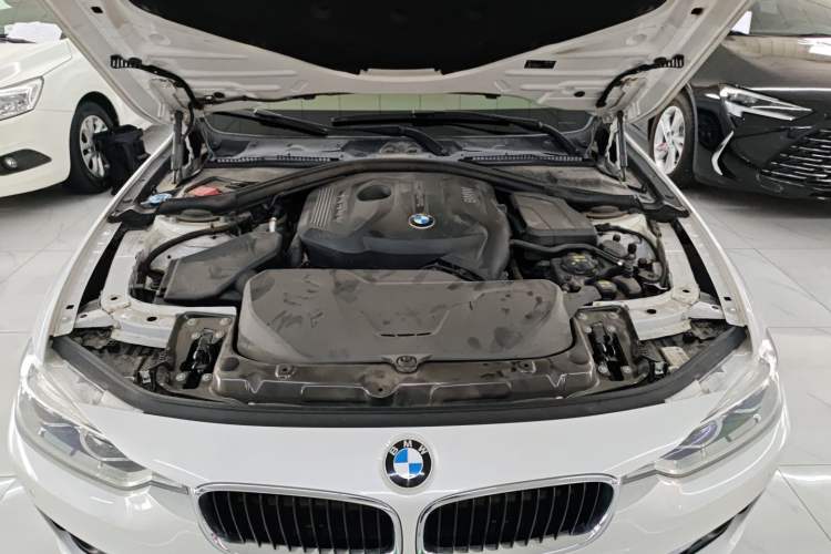 Used BMW 3 Series 2017 320Li Fashion Model Engine Bay
