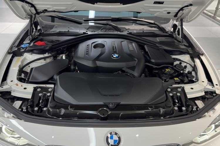 Used BMW 3 Series 2017 320i M Sport Engine Bay