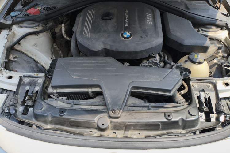 Used BMW 3 Series 2017 318i Fashion Model Engine Bay