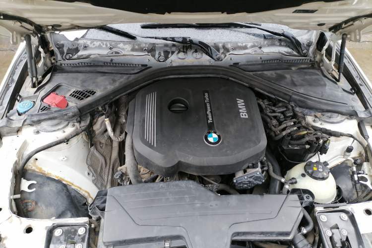 Used BMW 3 Series 2017 318Li Fashion Model Engine Bay