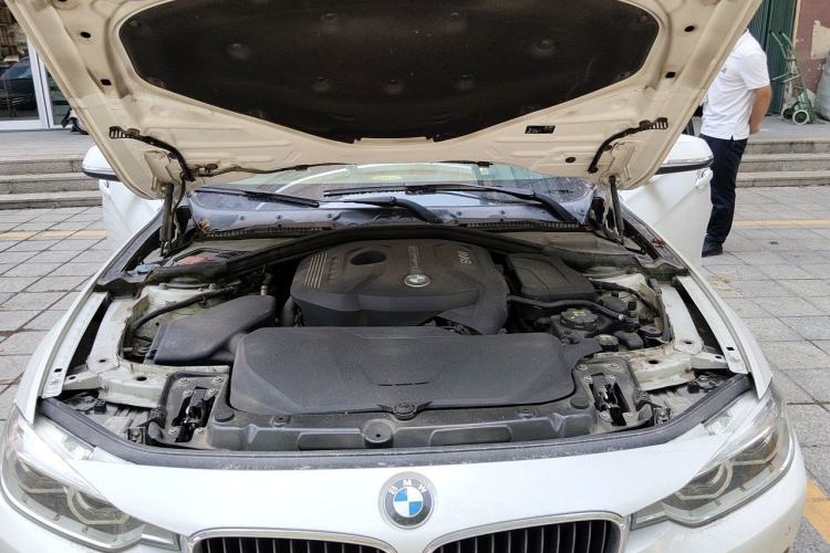Used BMW 3 Series 2017 320Li Fashion Model Engine Bay