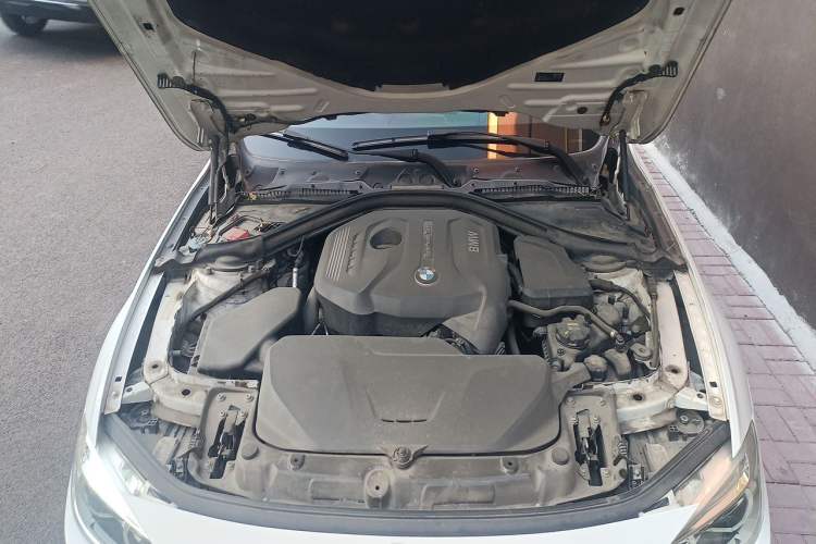 Used BMW 3 Series 2017 320i M Sport Engine Bay