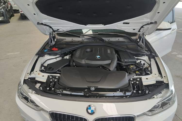 Used BMW 3 Series 2017 320i M Sport Engine Bay