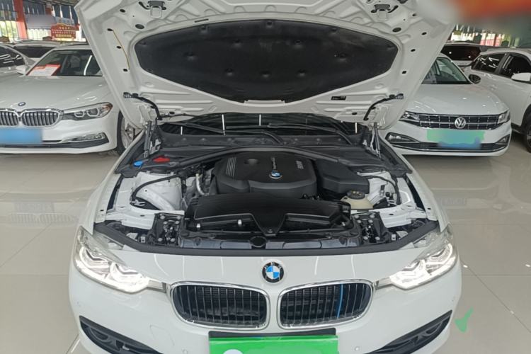 Used BMW 3 Series 2017 318i Fashion Model Engine Bay