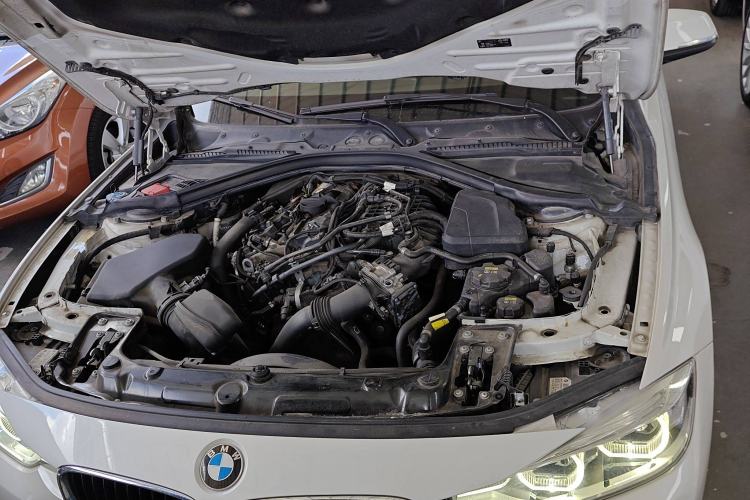 Used BMW 3 Series 2017 320Li Fashion Model Engine Bay