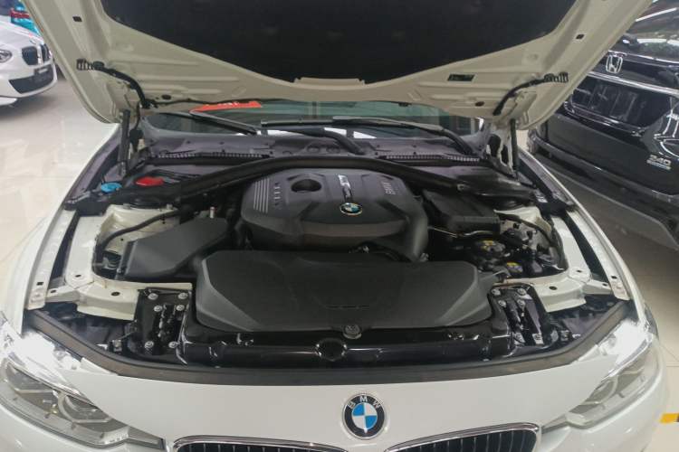 Used BMW 3 Series 2017 320Li Fashion Model Engine Bay