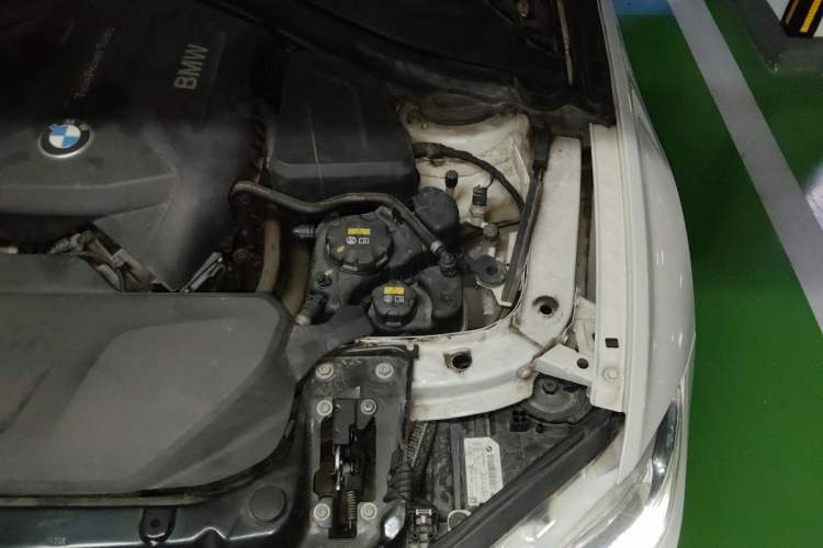 Used BMW 3 Series 2017 320i M Sport Engine Bay Left