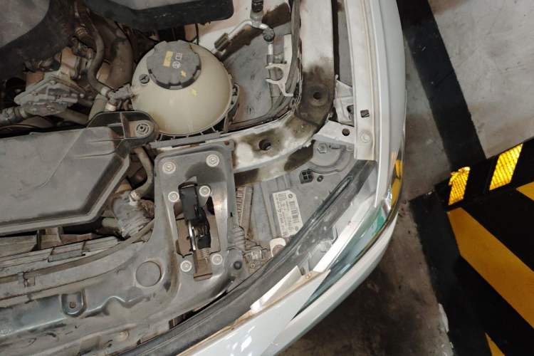Used BMW 3 Series 2017 318i Fashion Model Engine Bay Left
