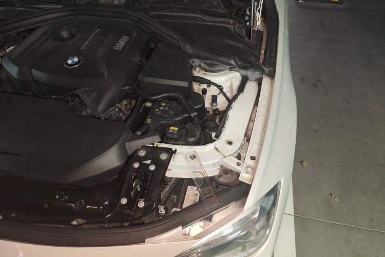 Used BMW 3 Series 2017 320Li Fashion Model Engine Bay Left