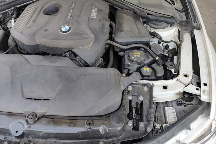 Used BMW 3 Series 2017 320Li Fashion Model Engine Bay Left