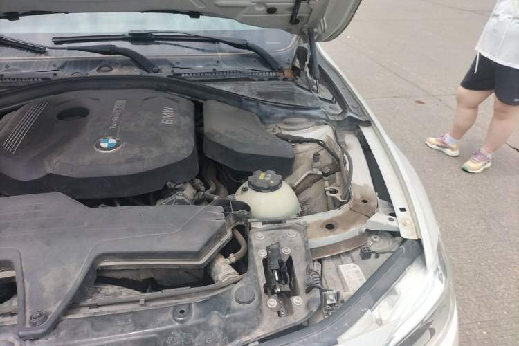Used BMW 3 Series 2017 318i Fashion Model Engine Bay Left