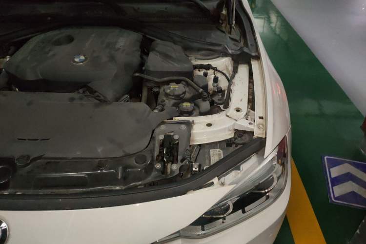 Used BMW 3 Series 2017 320i M Sport Engine Bay Left