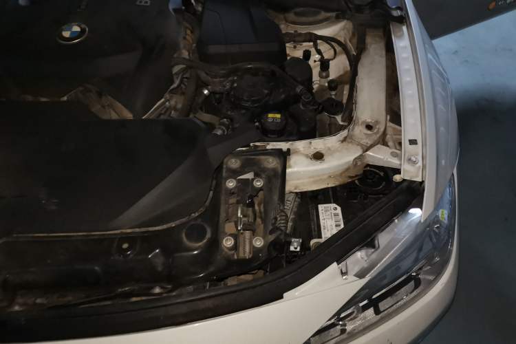 Used BMW 3 Series 2017 320Li Fashion Model Engine Bay Left