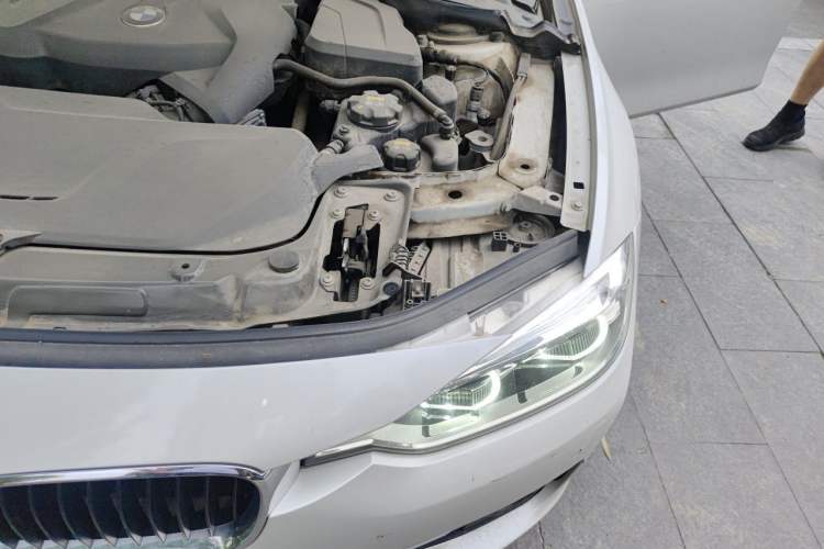 Used BMW 3 Series 2017 320Li Fashion Model Engine Bay Left