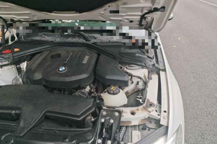 Used BMW 3 Series 2017 318i Fashion Model Engine Bay Left