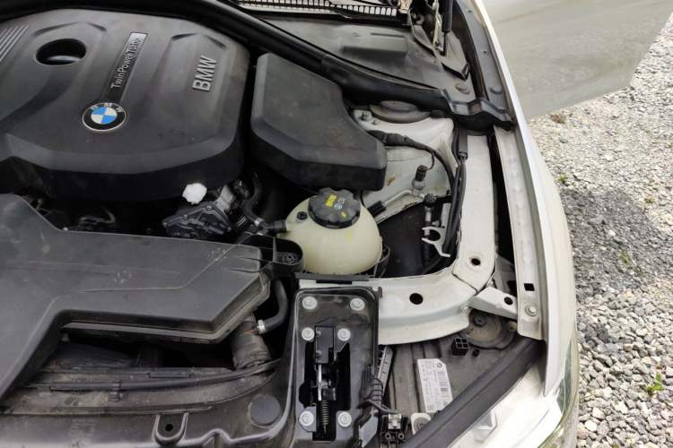 Used BMW 3 Series 2017 318Li Fashion Model Engine Bay Left