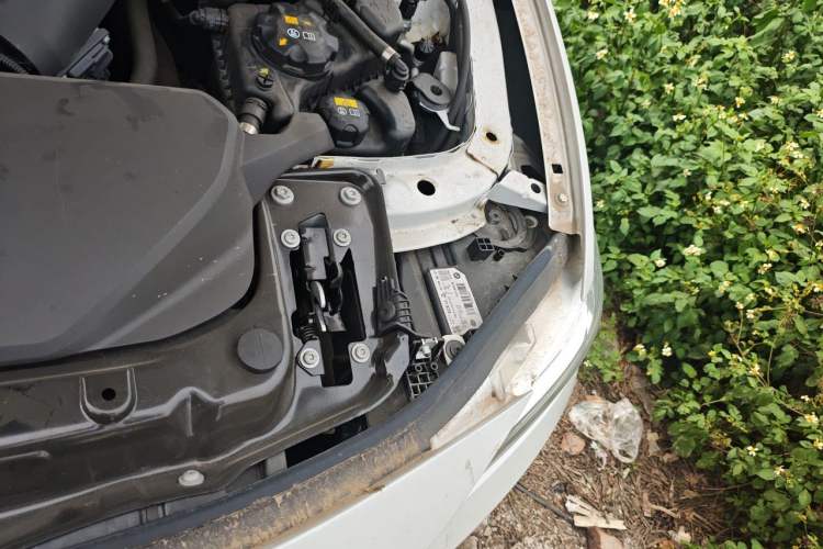 Used BMW 3 Series 2017 320Li Fashion Model Engine Bay Left