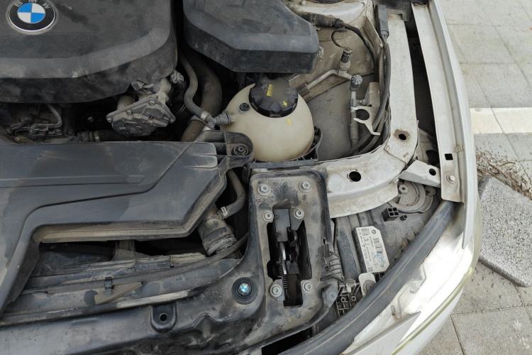Used BMW 3 Series 2017 318i Fashion Model Engine Bay Left