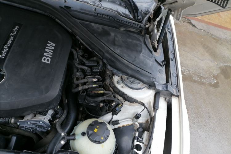 Used BMW 3 Series 2017 318Li Fashion Model Engine Bay Left