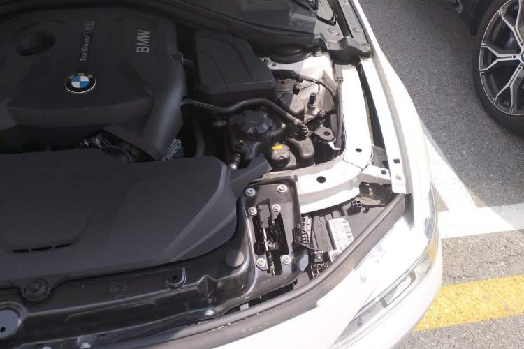 Used BMW 3 Series 2017 320Li Fashion Model Engine Bay Left