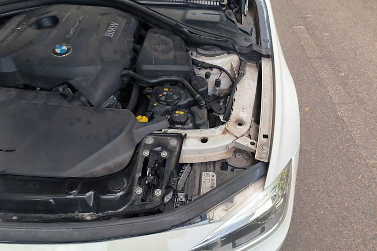 Used BMW 3 Series 2017 320i M Sport Engine Bay Left
