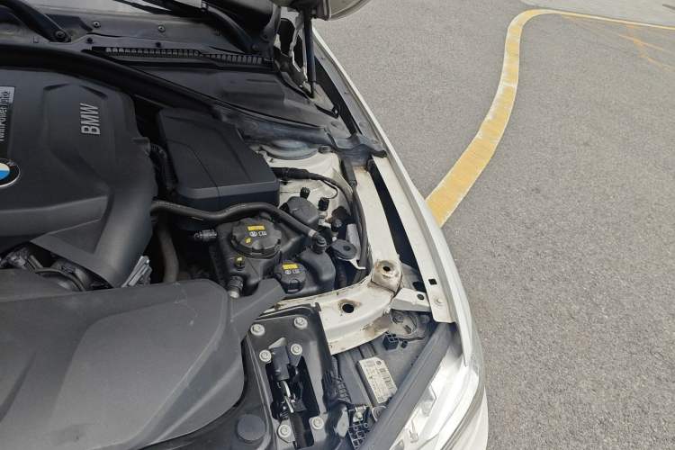 Used BMW 3 Series 2017 320i M Sport Engine Bay Left