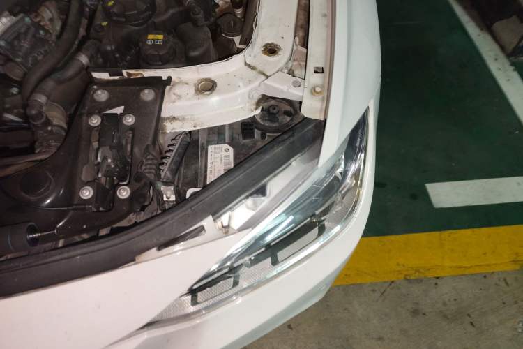 Used BMW 3 Series 2017 320Li M Sport Edition Engine Bay Left