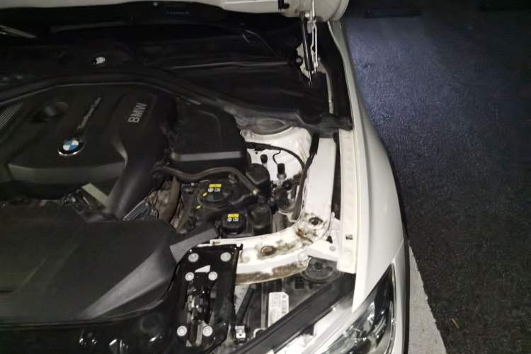 Used BMW 3 Series 2017 320i M Sport Engine Bay Left