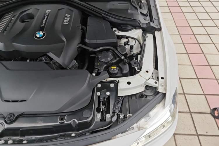 Used BMW 3 Series 2017 320i M Sport Engine Bay Left