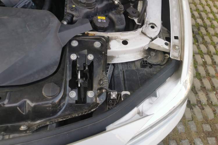 Used BMW 3 Series 2017 320Li Fashion Model Engine Bay Left
