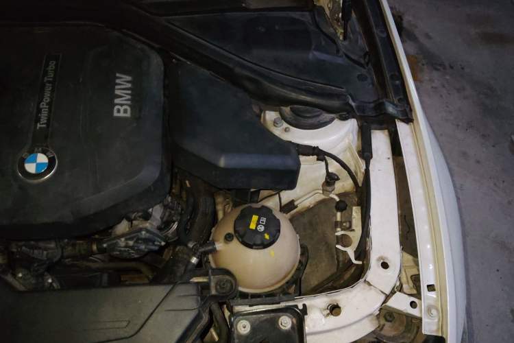 Used BMW 3 Series 2017 318i Fashion Model Engine Bay Left