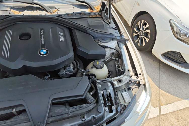 Used BMW 3 Series 2017 318i Fashion Model Engine Bay Left