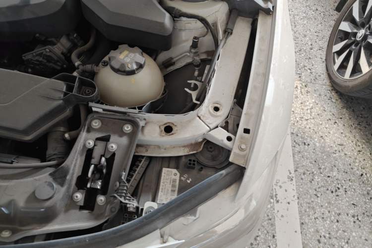 Used BMW 3 Series 2017 318Li Fashion Model Engine Bay Left