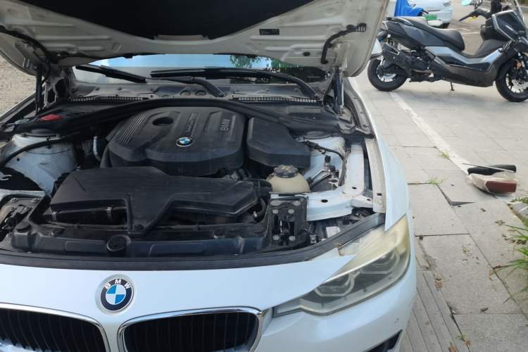 Used BMW 3 Series 2017 318Li Fashion Model Engine Bay Left