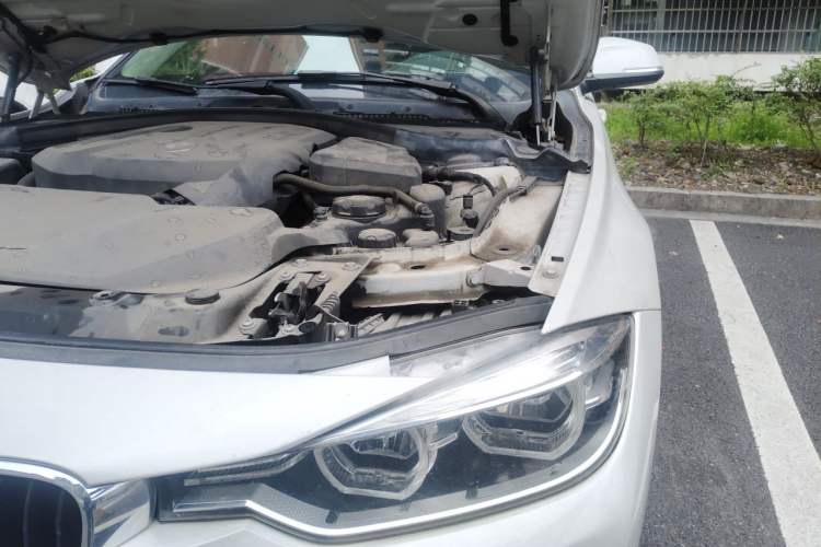 Used BMW 3 Series 2017 320Li Fashion Model Engine Bay Left