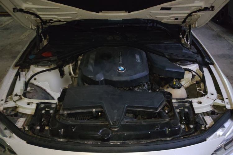 Used BMW 3 Series 2017 318i Fashion Model Engine Bay