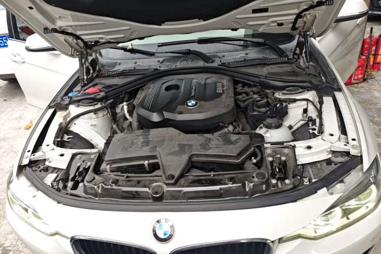 Used BMW 3 Series 2017 318Li Fashion Model Engine Bay