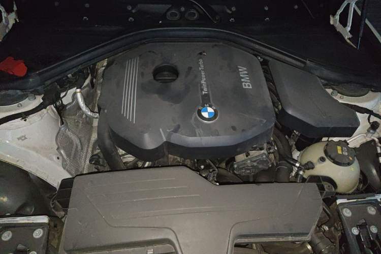 Used BMW 3 Series 2017 318i Fashion Model Engine Bay