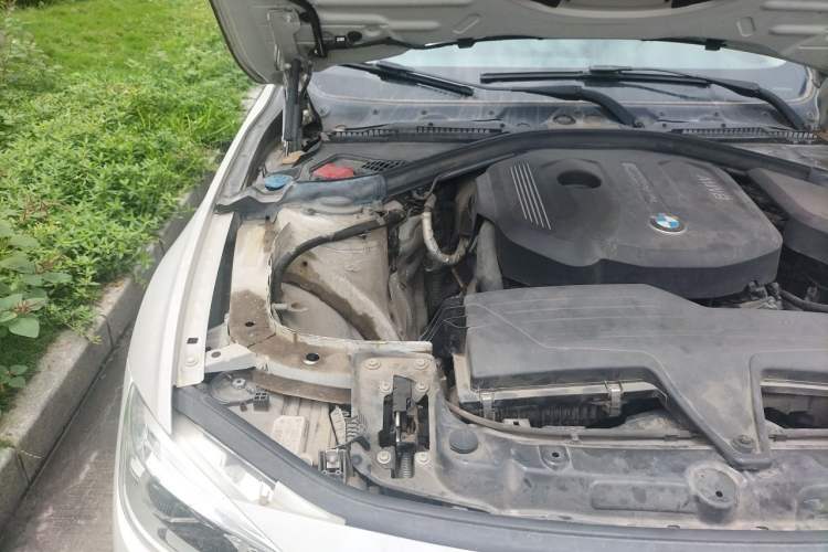 Used BMW 3 Series 2017 318i Fashion Model Engine Bay Right