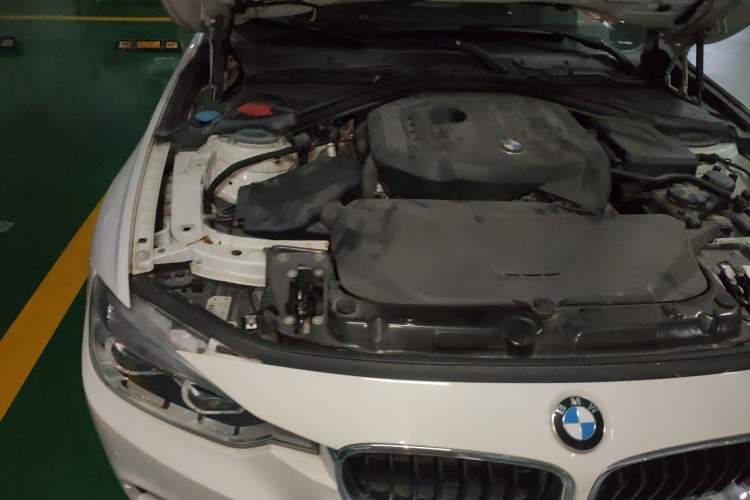 Used BMW 3 Series 2017 320i M Sport Engine Bay Right